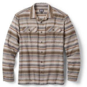 Patagonia Long Sleeved Fjord Flannel Heavy Weight Shirt Bristle Brown Size Lg
